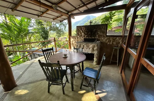 Casa na praia do Estaleiro com vista parcial para o mar - Foto 4