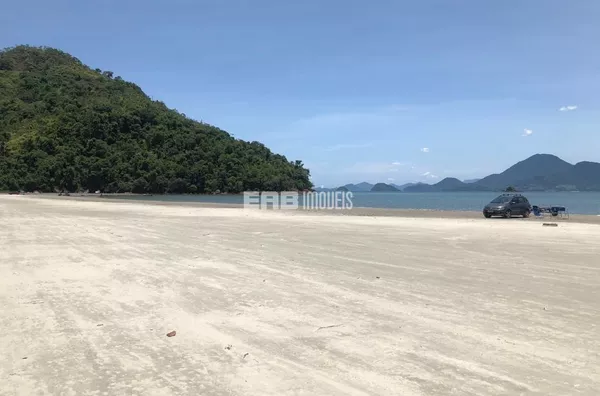 Casa na praia do Estaleiro com vista parcial para o mar - Foto 3