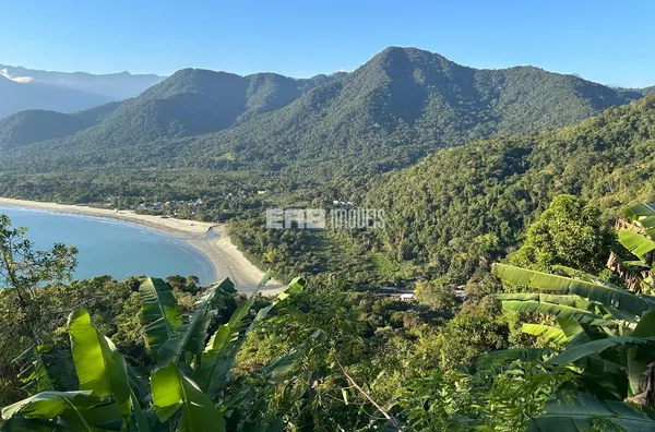 Casa na praia do Estaleiro com vista parcial para o mar - Foto 1