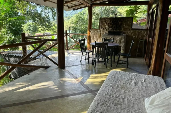 Casa na praia do Estaleiro com vista parcial para o mar - Foto 6