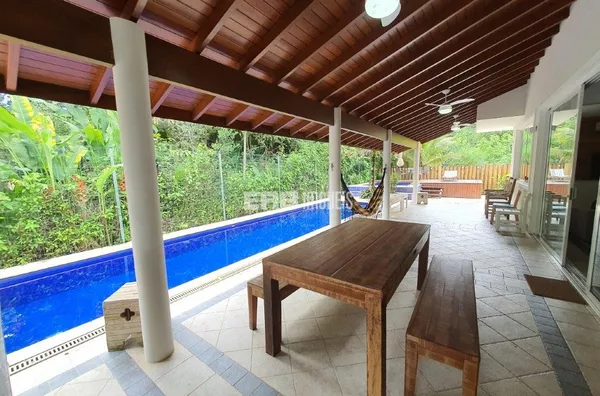 Linda casa com piscina e espaço gourmet à venda em Itamambuca - Foto 3