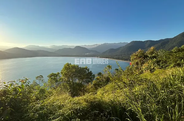 Casa na praia do Estaleiro com vista parcial para o mar - Foto 2