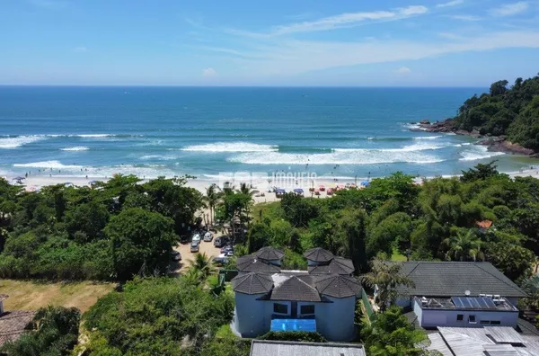 Casa a poucos passos do mar com 5 dormitórios e ar em Itamambuca - Foto 2