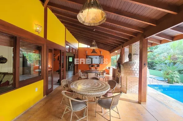 Casa com 3 dormitórios, piscina, churrasqueira e ar em Itamambuca - Foto 2