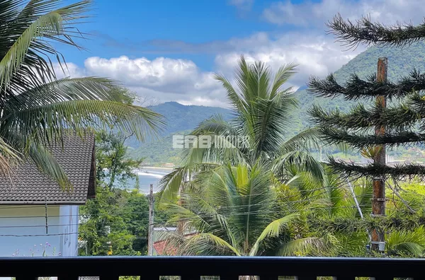 Casa com lago e mirante com vista parcial para a praia - Foto 4