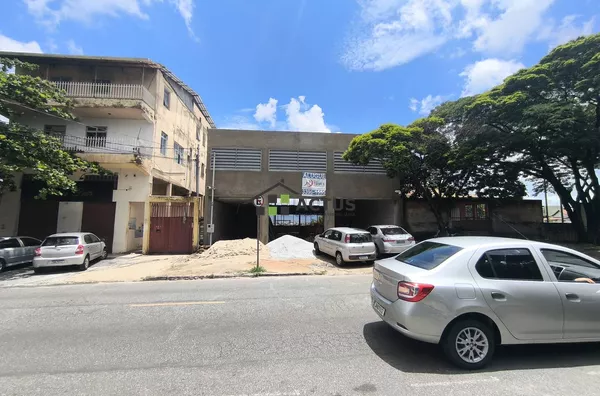 Amplo Salão Comercial na Lindéia - Perfeito para o Seu Negócio - Foto 2