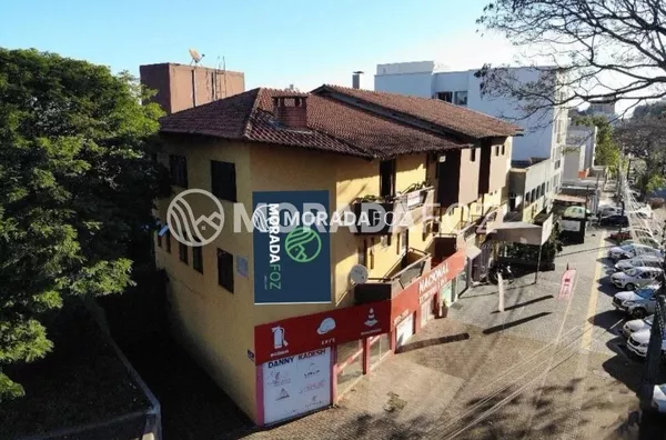 Prédio Comercial com 05 salas, 04 apartamentos para venda na Av. República Argentina