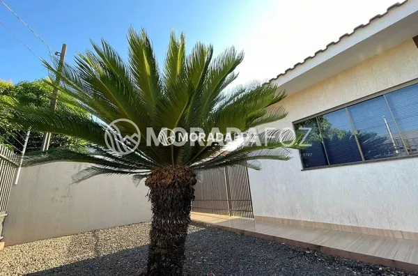 Casa com 03 quartos à venda no Jd. Dona Fátima