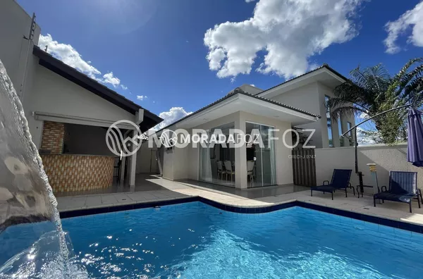 Sobrado com 03 quartos, semimobiliado à venda