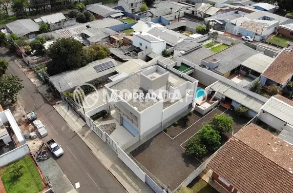 Sobrado com 03 quartos, semimobiliado, à venda no Jd. Laranjeiras
