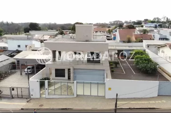 Sobrado com 03 quartos, semimobiliado, à venda no Jd. Laranjeiras