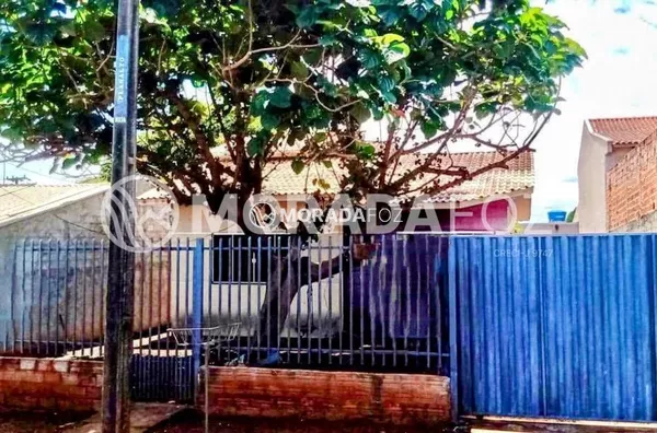 Casa com 02 quartos, à venda no Jd. das Palmeiras.