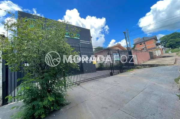 Barracão medindo 411m²  à venda  no Jd. Eliza II