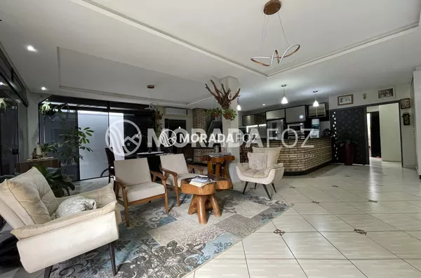Casa com 02 suítes, piscina à venda no Jd. Três Bandeiras
