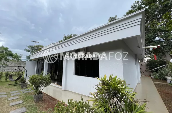 Casa com 02 suítes, piscina à venda no Jd. Três Bandeiras