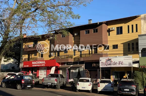 Prédio Comercial com 05 salas, 04 apartamentos para venda na Av. República Argentina