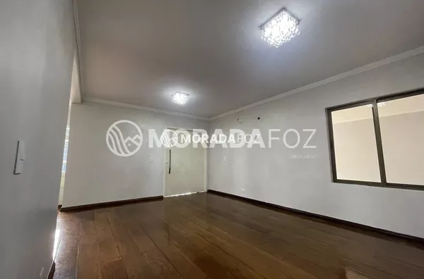 Sobrado com 05 quartos, semimobiliado à venda no Jd. Alice I