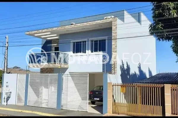 Sobrado com 03 quartos, semimobiliado, à venda no Jd. Curitibano