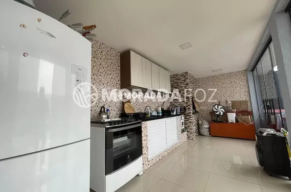 Sobrado com 03 quartos, semimobiliado, à venda no Jd. Curitibano