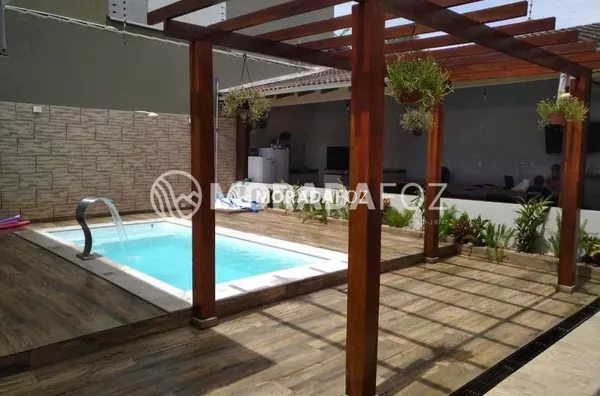 Casa com 04 quartos, semimobiliada, à venda no Jd. Bourbon 