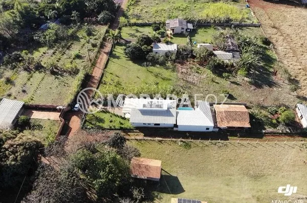 Chácara com 02 casas semimobiliadas à venda no Alto da Boa Vista.