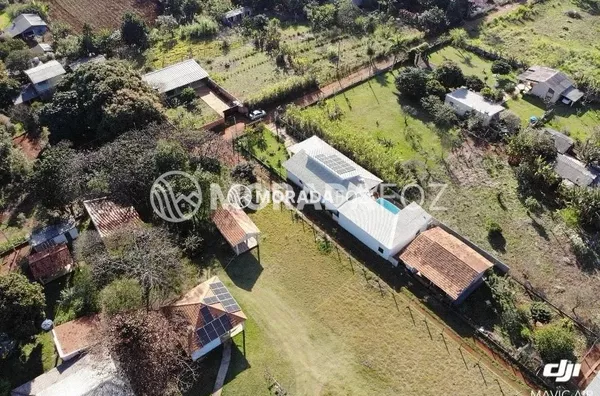 Chácara com 02 casas semimobiliadas à venda no Alto da Boa Vista.
