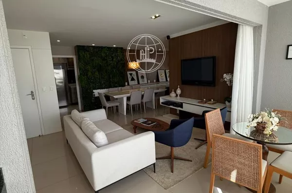  Meireles: Apartamento Mobiliado Porteira Fechada com 2 Suítes e 2 Vagas Próximo à Beira-Mar