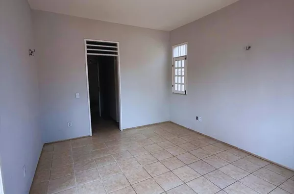 Casa Duplex com 255m2 à Venda no Luciano Cavalcante 