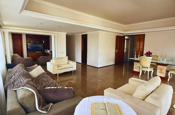 Apartamento com 248m² de Sofisticação no Meireles
