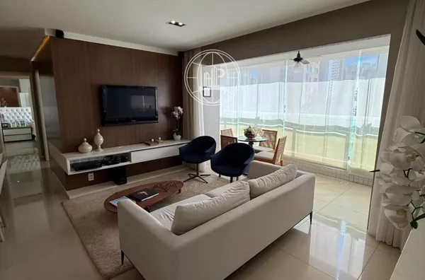  Meireles: Apartamento Mobiliado Porteira Fechada com 2 Suítes e 2 Vagas Próximo à Beira-Mar