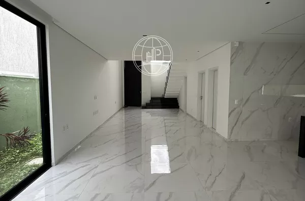 Casa na Cidade Alpha com 4 Suítes e Piscina | 271m² | R$ 2,2M