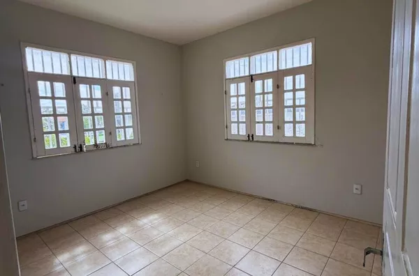 Casa Duplex com 255m2 à Venda no Luciano Cavalcante 