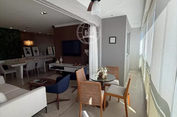  Meireles: Apartamento Mobiliado Porteira Fechada com 2 Suítes e 2 Vagas Próximo à Beira-Mar