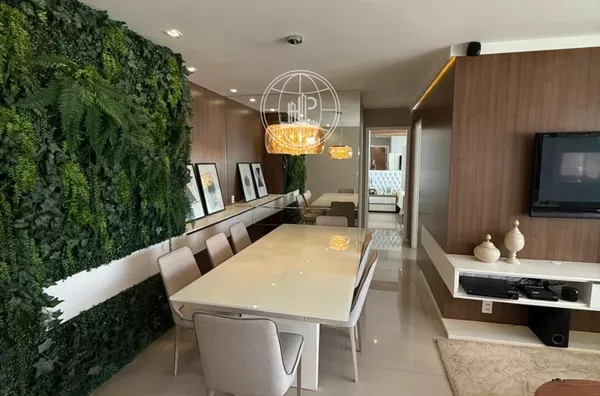  Meireles: Apartamento Mobiliado Porteira Fechada com 2 Suítes e 2 Vagas Próximo à Beira-Mar
