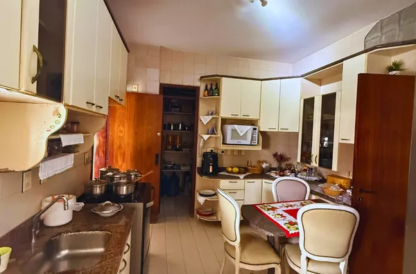 Apartamento com 248m² de Sofisticação no Meireles