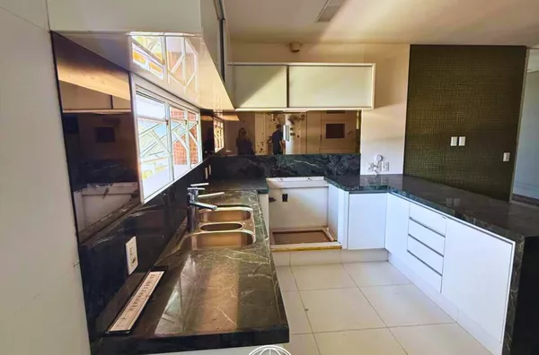 Apartamento de Alto Padrão no Meireles – 5 Quartos