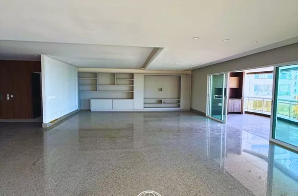 Apartamento de Alto Padrão no Meireles – 5 Quartos