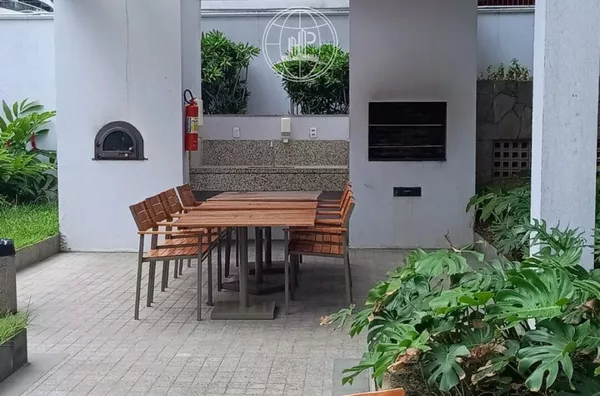 Apartamento mobiliado no Meireles, 47m², varanda, vaga, lazer completo –  R$ 1.050.000 