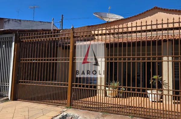 Casa térrea com 4 quartos e apartamento nos fundos à venda no Guará