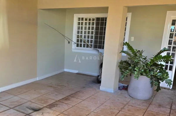 Casa térrea com 4 quartos e apartamento nos fundos à venda no Guará