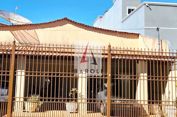 Casa térrea com 4 quartos e apartamento nos fundos à venda no Guará