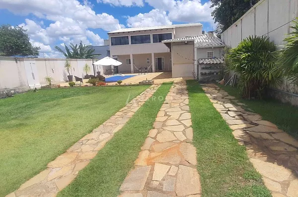 Sobrado com piscina e área gourmet 