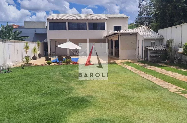 Sobrado com piscina e área gourmet 