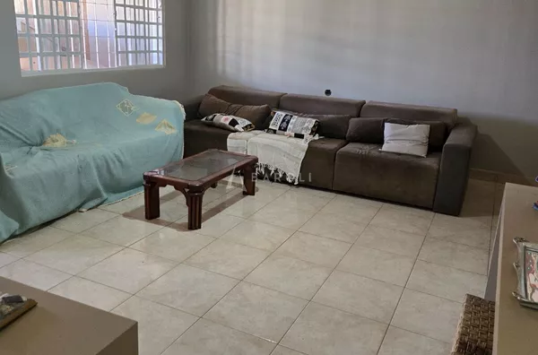 Casa térrea com 4 quartos e apartamento nos fundos à venda no Guará