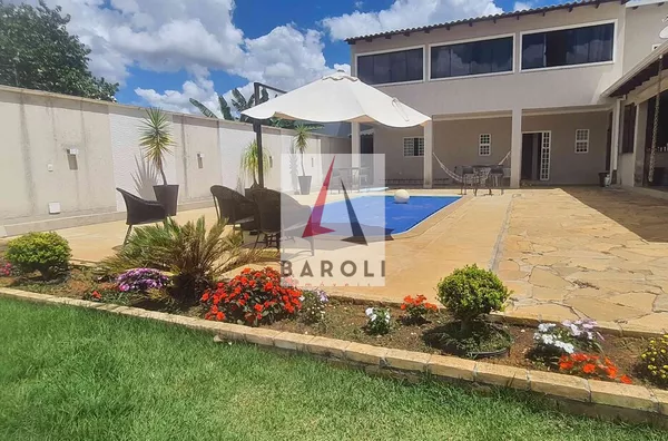 Sobrado com piscina e área gourmet 