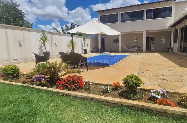Sobrado com piscina e área gourmet 
