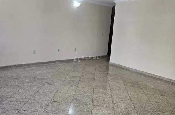 SQS 207 | 163 m² | 4 quartos | Canto, vazado e vista livre | Prédio reformado