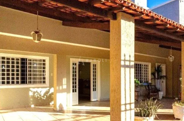 Casa térrea com 4 quartos e apartamento nos fundos à venda no Guará