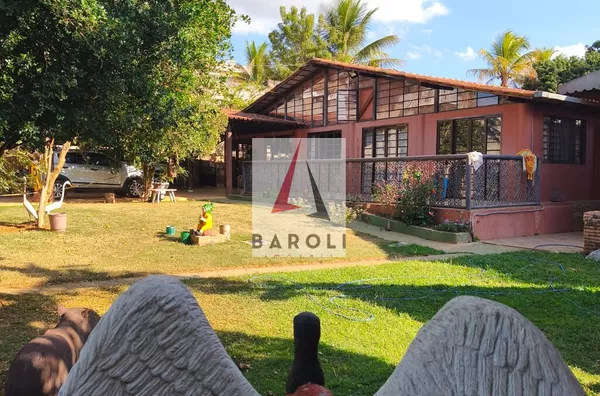 Área com aproximadamente 8.000 m² em Arniqueiras