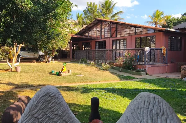Área com aproximadamente 8.000 m² em Arniqueiras